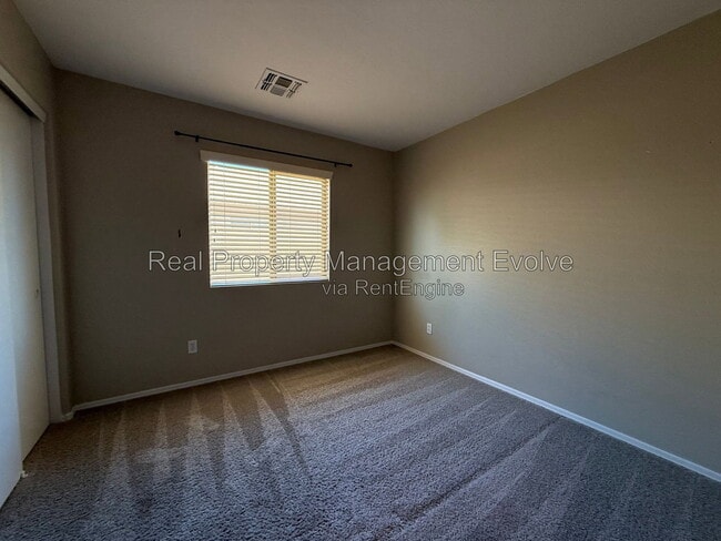 Building Photo - 7105 S 251st Dr