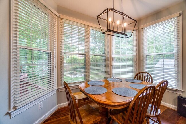 Building Photo - 821 Loch Island Dr