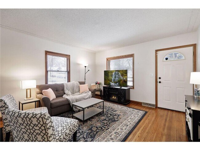 Building Photo - SINGLE FAMILY HOME! 3 CAR GARAGE BLOCKS FROM CAMDEN + NORTHEAST MPLS!