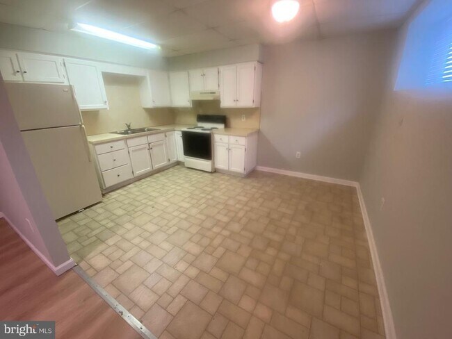 Building Photo - 1312 Clay Ave
