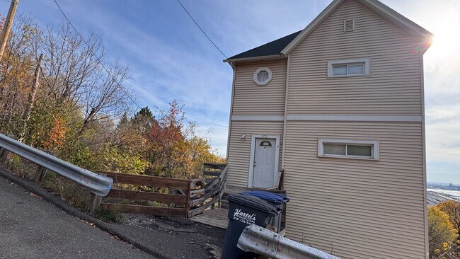 Primary Photo - 1712 W 3rd St