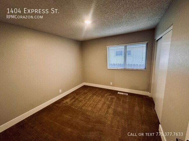 Building Photo - 1404 Express St