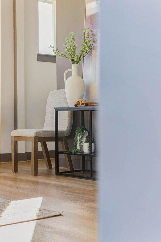 Building Photo - 4805 Paula St