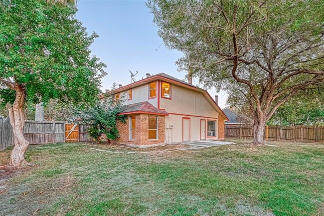 Building Photo - 9831 Orangevale Dr