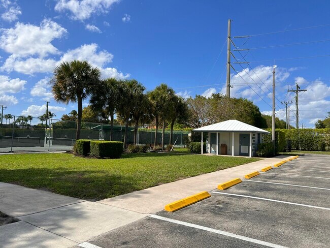 Building Photo - 698 Normandy Ln