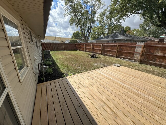 Building Photo - 1708 Syracuse Dr