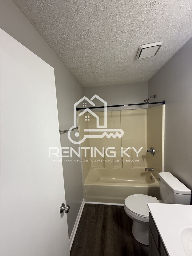 Building Photo - Updated 2-Bed, 1.5-Bath Townhome!