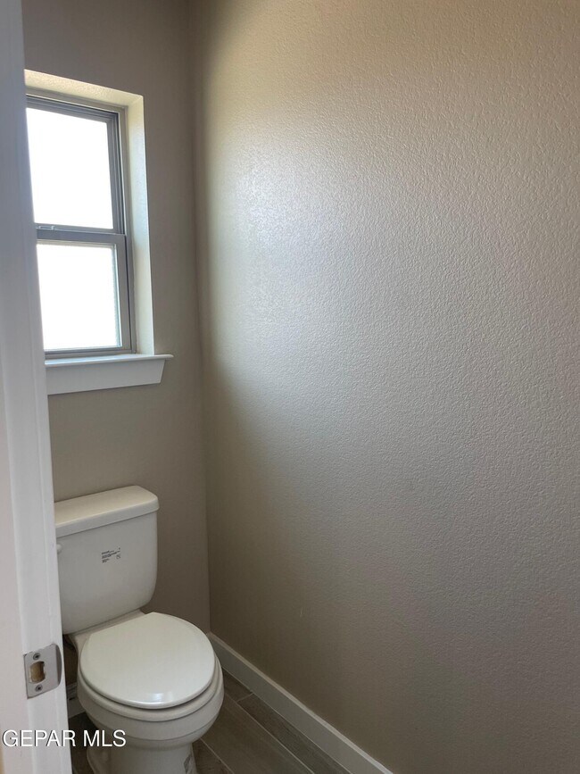 Building Photo - 15117 Design Ct