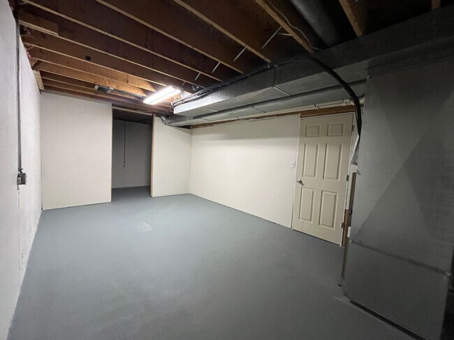 Building Photo - 6209-6211 Hipps Hollow