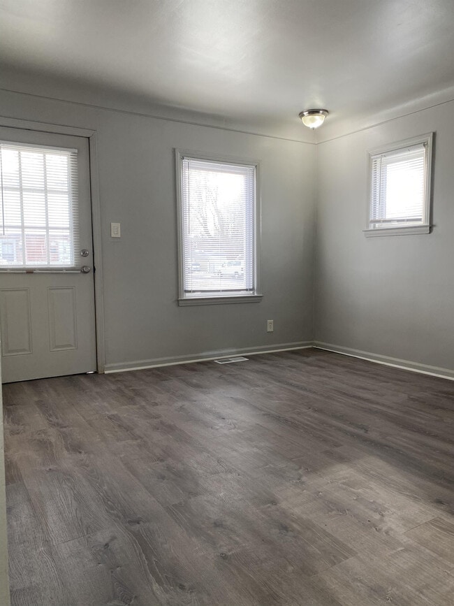 Building Photo - 1336 Chandler Ave