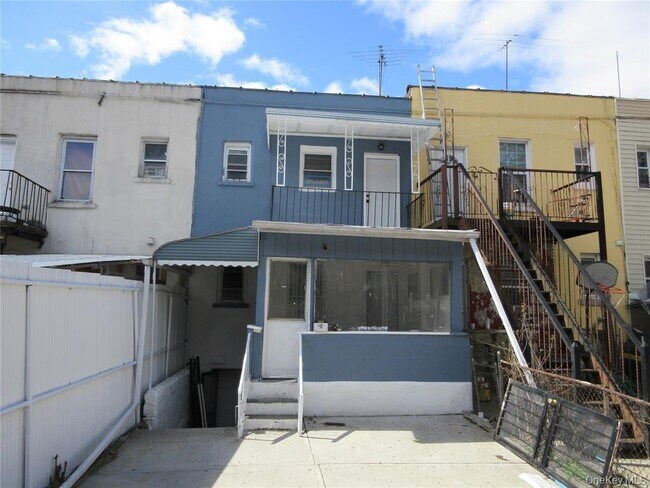 Building Photo - 949 E 213th St