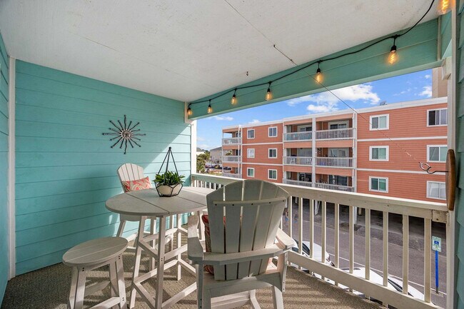 Building Photo - 824 N Waccamaw Dr