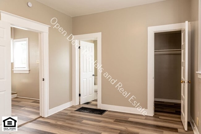 Building Photo - 2011 Hoagland Ave