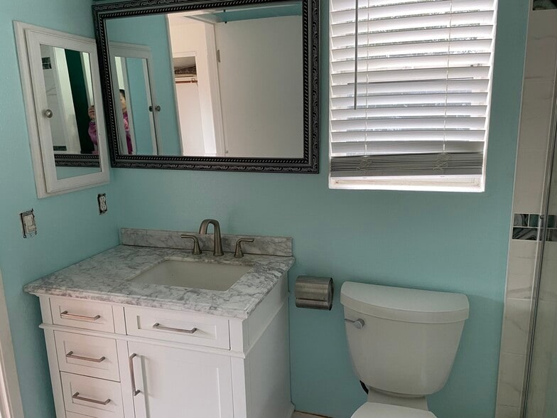 Master bathroom - 1253 Ravenshoe Way