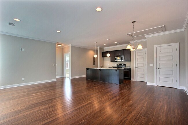 Building Photo - 554 Nicoll St