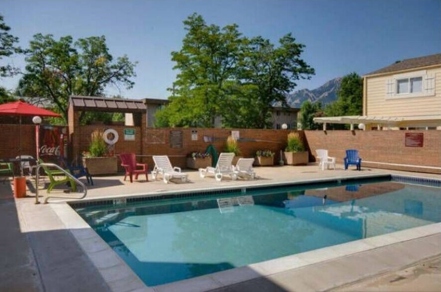 pool - 3393 Madison Ave