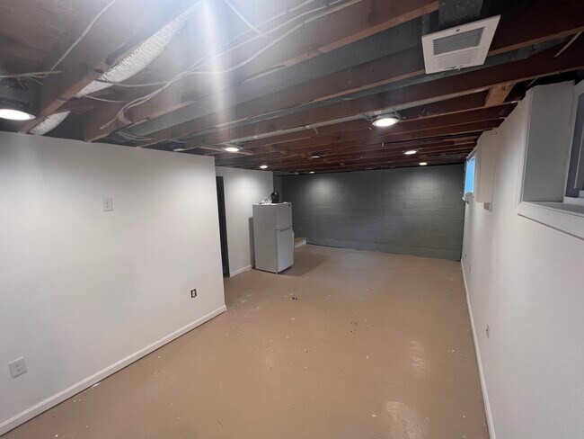 Building Photo - 536 Millshire Dr