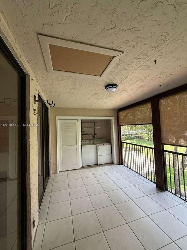 Building Photo - 4484 Carambola Cir S