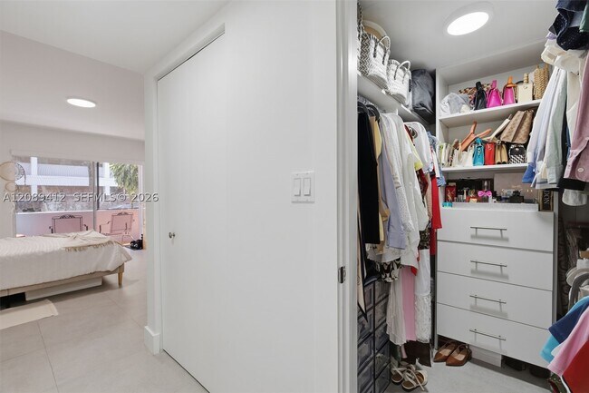Building Photo - 9227 SW 87th Ave