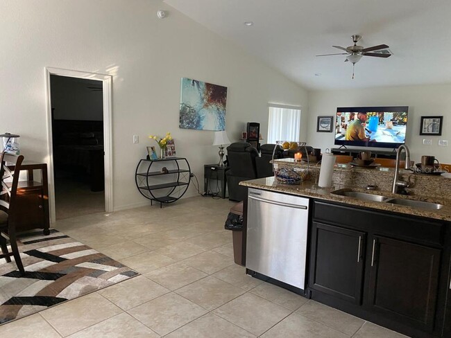 Building Photo - 497 Pentas Ln
