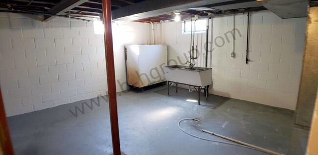 Building Photo - New Listing!