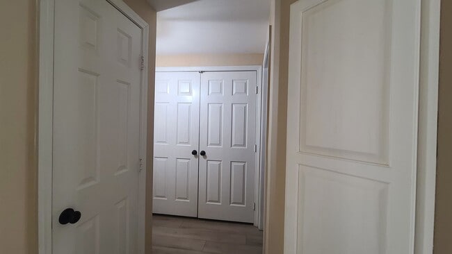 Building Photo - Upstairs 3 Bedroom condo