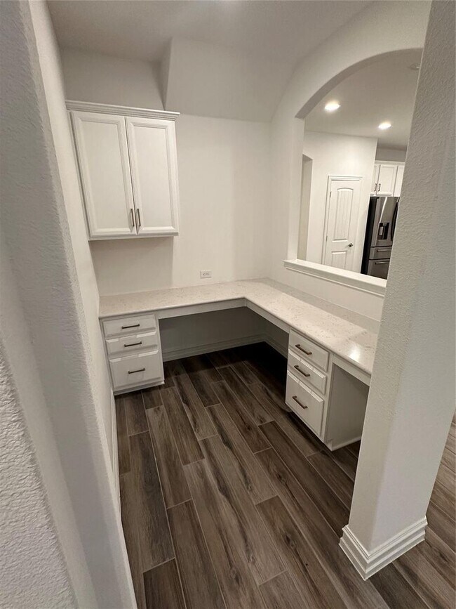 Building Photo - Spacious Aubrey Home Offering Style, Locat...