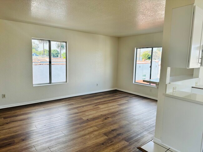 Building Photo - 5847 Gaviota Ave