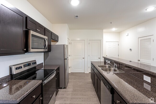 1BR, 1BA - Wellington - 867SF - Merchants Walk Apartments