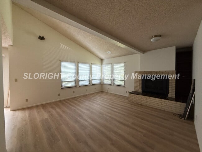 Building Photo - AVAILABLE NOW - 2 Bed / 2.5 Bath Downtown SLO