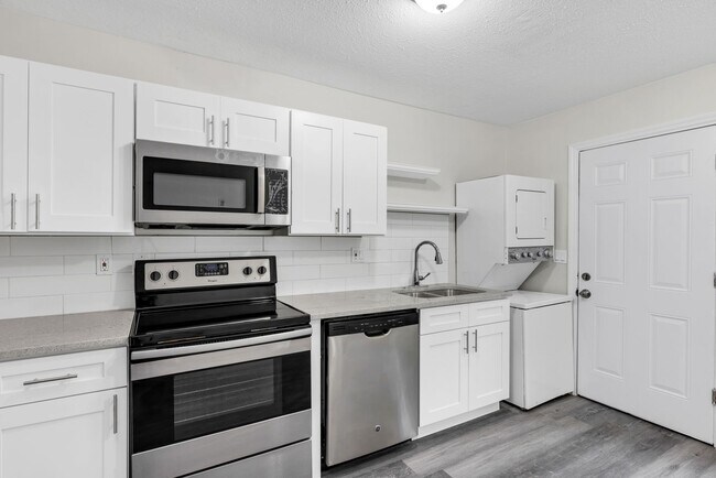 Building Photo - 751 Bellevue Ave