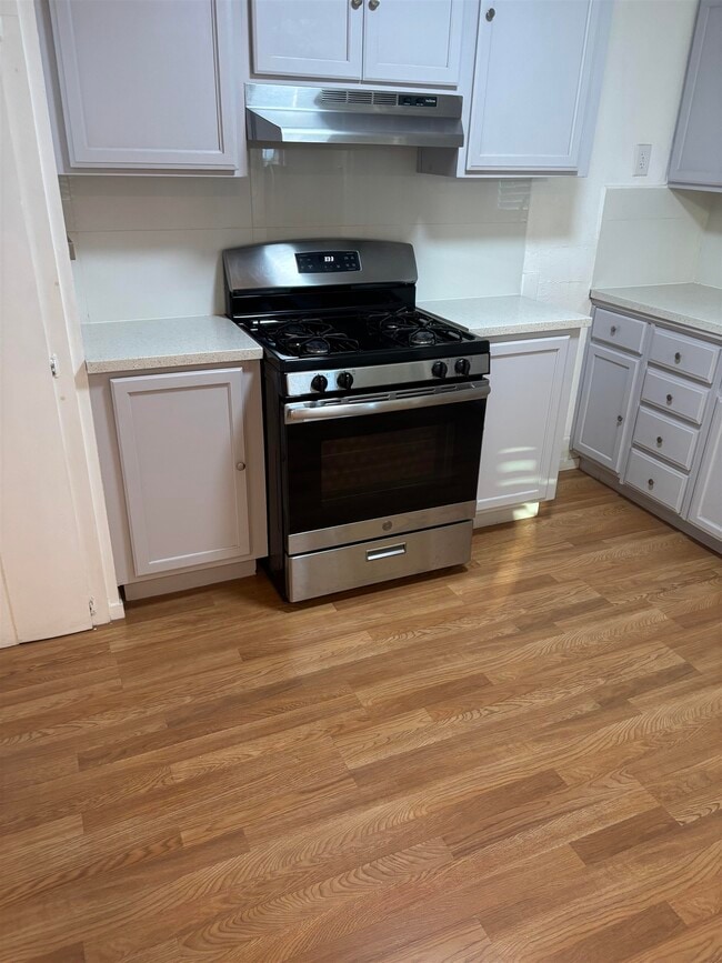 Building Photo - 4 W 7th St