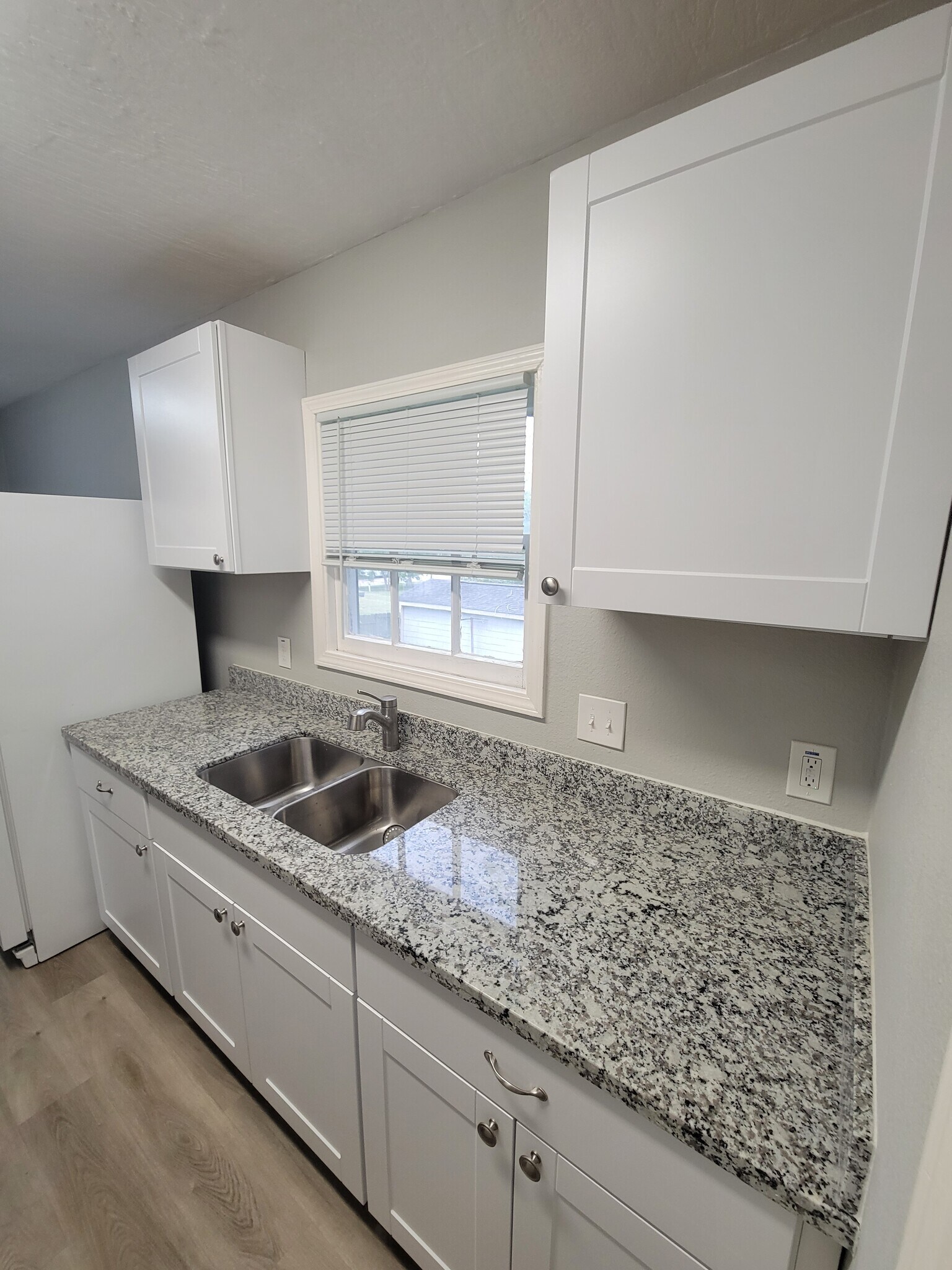 More Kitchen - 320 S Ashbel St