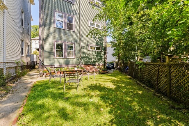 Building Photo - 14 Armstrong St