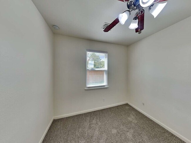 Building Photo - 17247 Marquette Point Ln