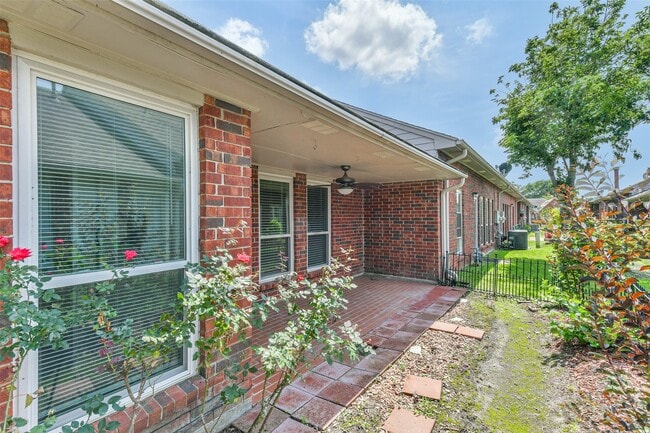Building Photo - 3327 S Country Meadows Ln