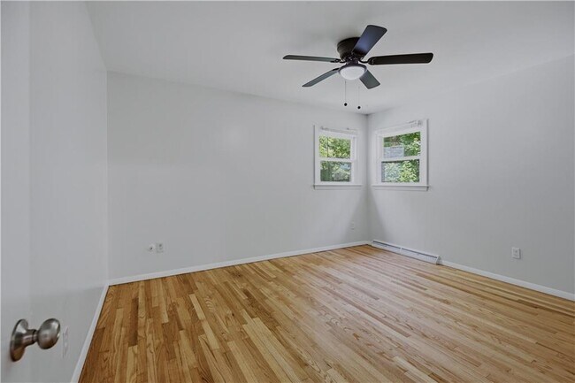 Building Photo - 117 Canonchet Dr