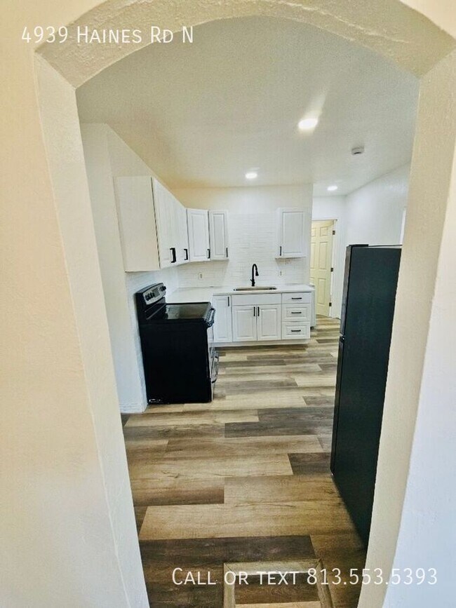 Building Photo - 4939 Haines Rd N