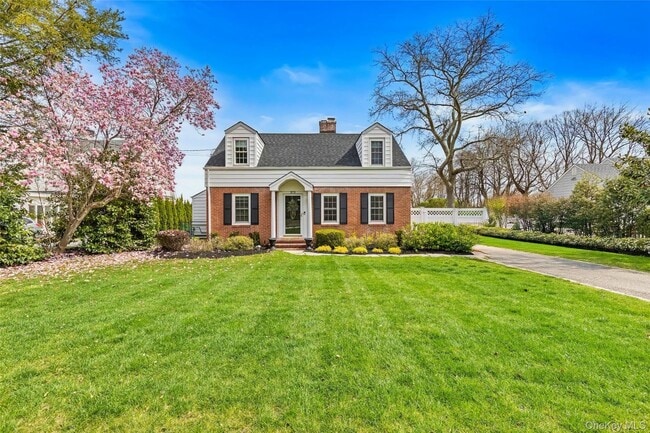 Primary Photo - 373 Great River Rd