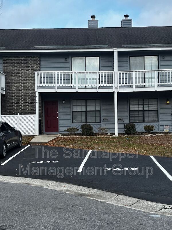 Building Photo - 2446 Woodstock Ave
