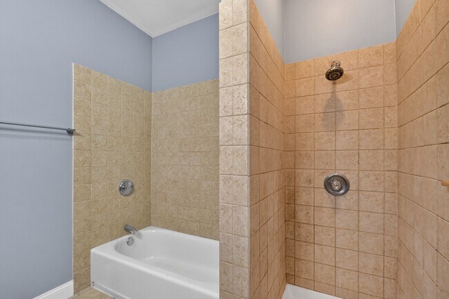 Building Photo - 6815 S Crandon Ave