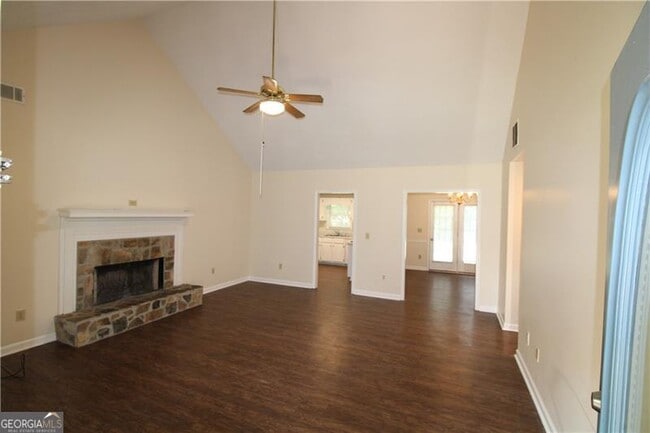 Building Photo - 2320 Ridgedale Dr SW