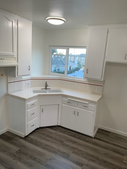 Kitchen - 11730 Lakewood Blvd