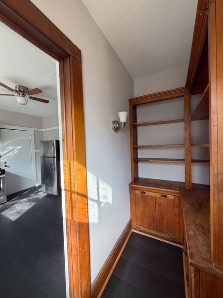 Building Photo - 2000 E Newberry Blvd