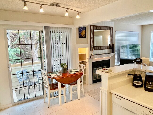 Building Photo - 4815 White Rock Cir
