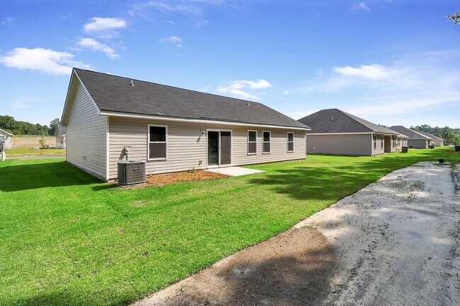 Building Photo - 3 bed 2 bath - Hartfof