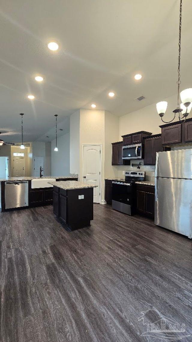 Building Photo - 5157 Peach Dr