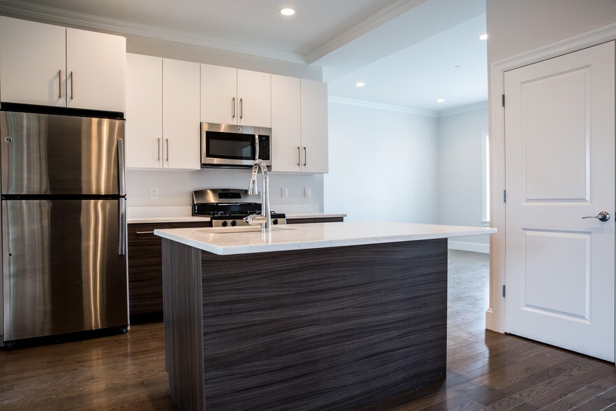 Building Photo - 12 Harvard Terrace