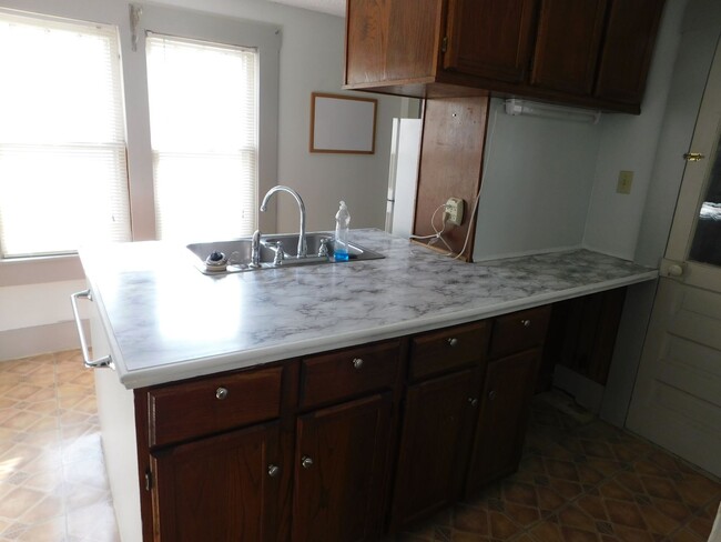 Building Photo - Quaint 3 bedroom/1 bath House in Augusta, KS!