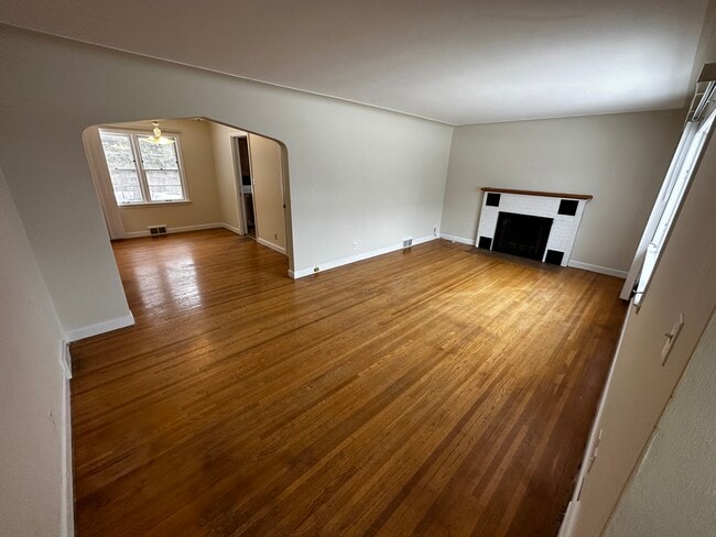 Building Photo - 5005 Glenwood St